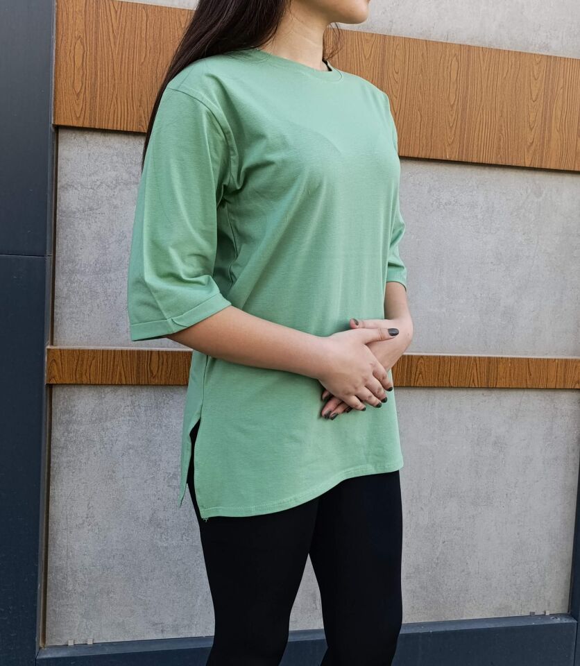 Bisiklet Yaka Düz Yarım Kollu Yırtmaç Detaylı Rahat Kesim Oversize T-shirt-Tişört