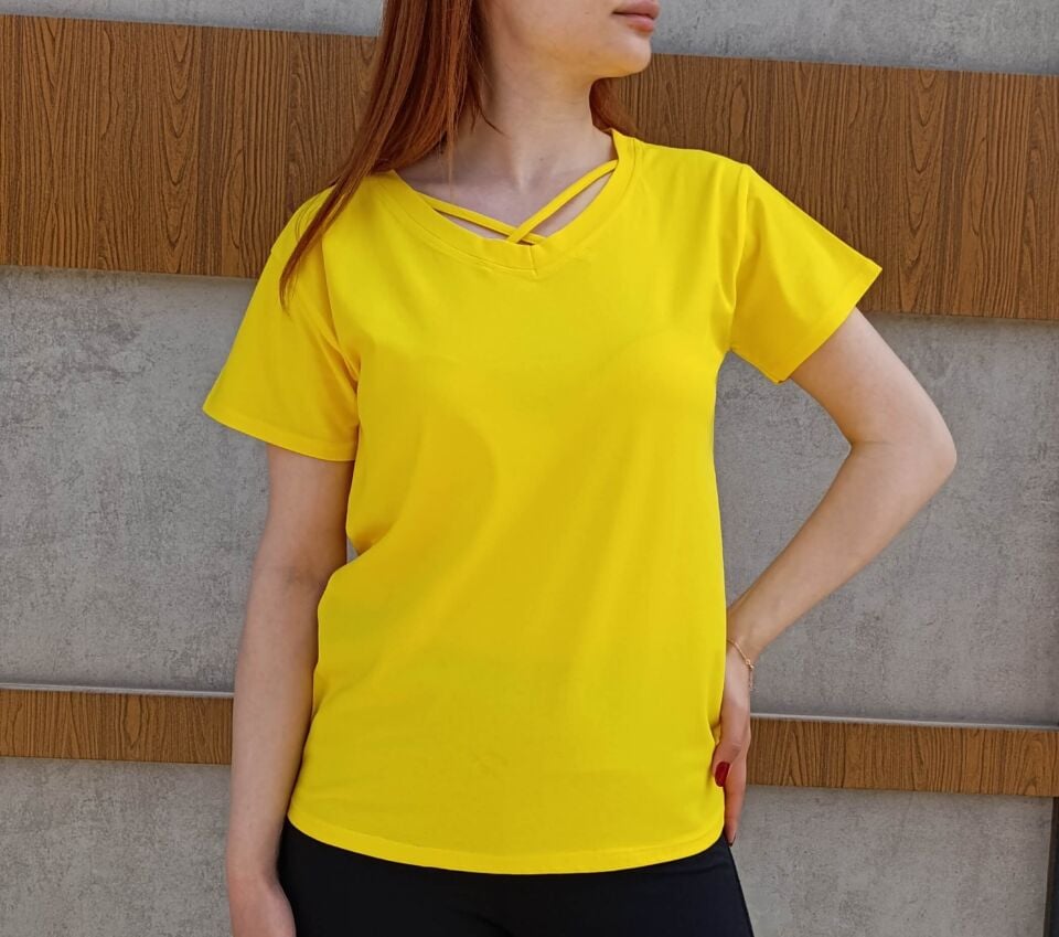 Kadın V Yaka İp Detaylı Rahat Kesim T-Shirt-Tişört