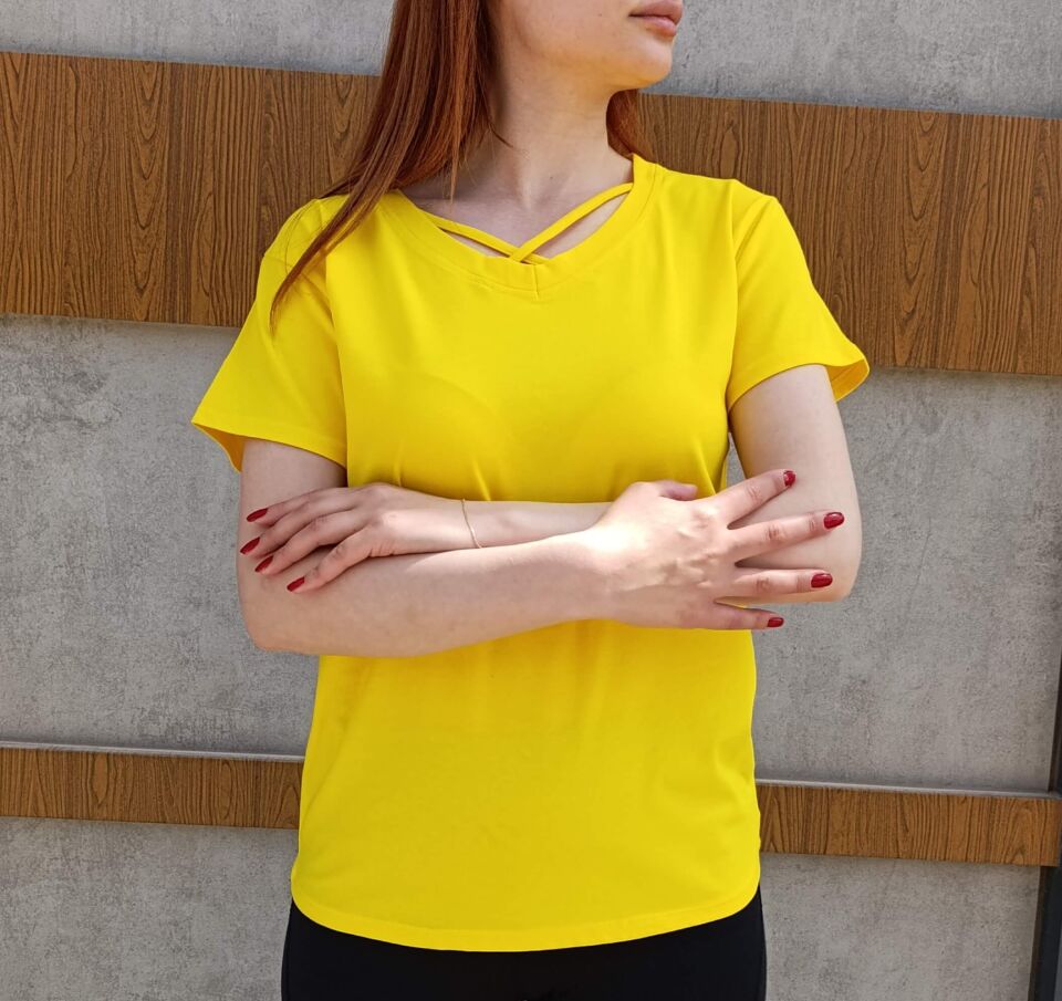 Kadın V Yaka İp Detaylı Rahat Kesim T-Shirt-Tişört