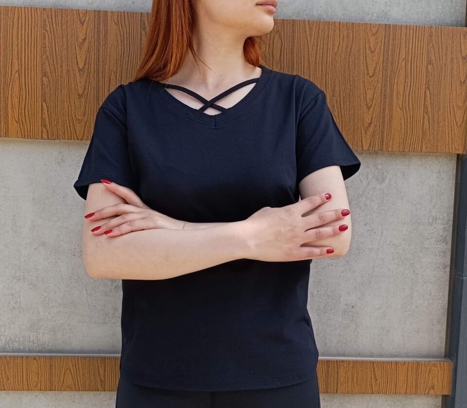 Kadın V Yaka İp Detaylı Rahat Kesim T-Shirt-Tişört