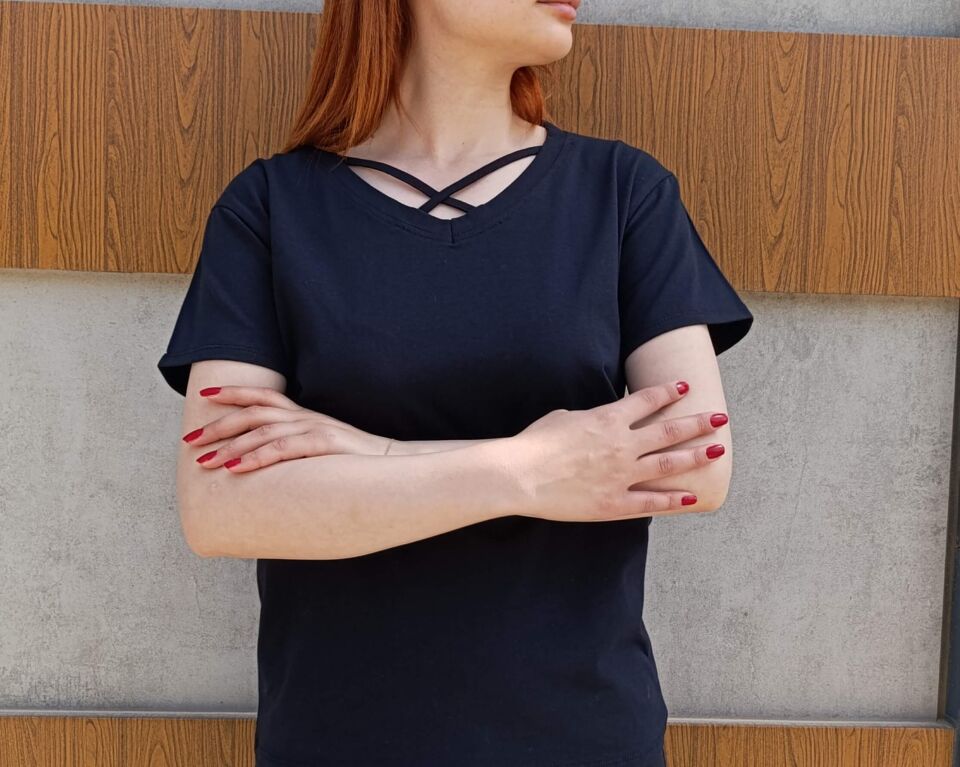 Kadın V Yaka İp Detaylı Rahat Kesim T-Shirt-Tişört