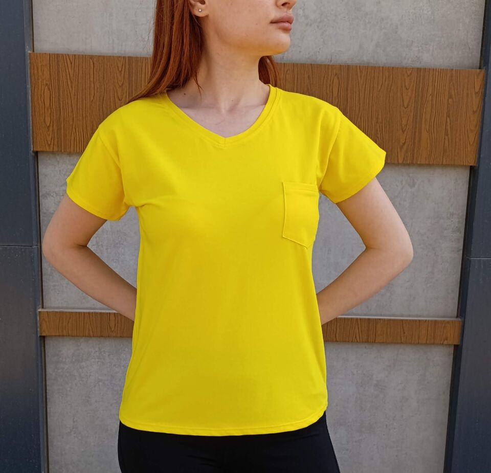 V Yaka Cep Detaylı Basic Kadın T-shirt-Tişört