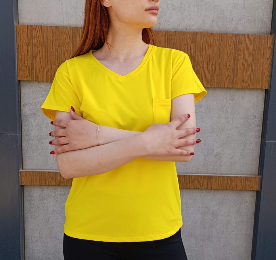 V Yaka Cep Detaylı Basic Kadın T-shirt-Tişört