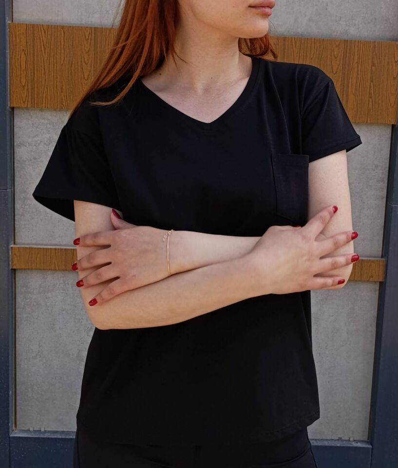 V Yaka Cep Detaylı Basic Kadın T-shirt-Tişört