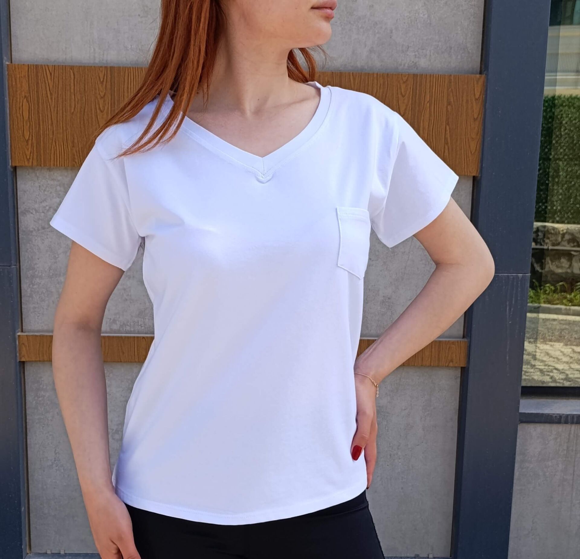 V Yaka Cep Detaylı Basic Kadın T-shirt-Tişört