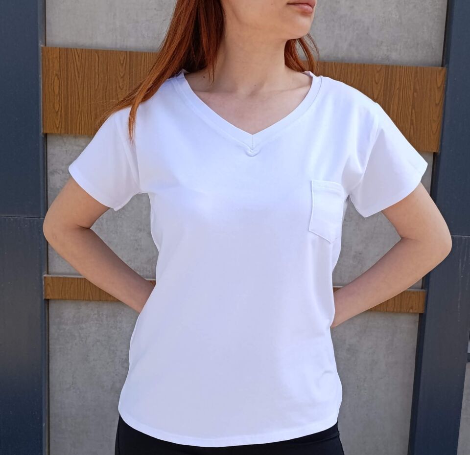 V Yaka Cep Detaylı Basic Kadın T-shirt-Tişört