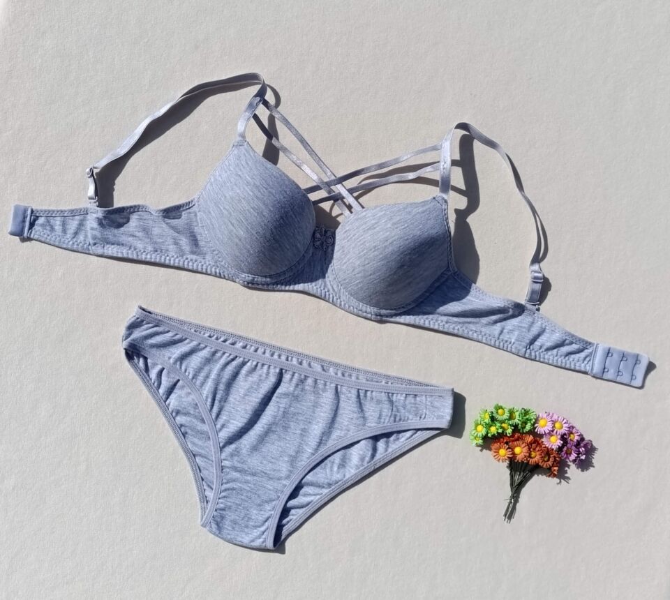 İçi Boş Kaplı Balenli Dolgusuz Çapraz İpli 3'lü Sütyen Ve Külot Iç Çamaşır Takımı ( İçi Boş )