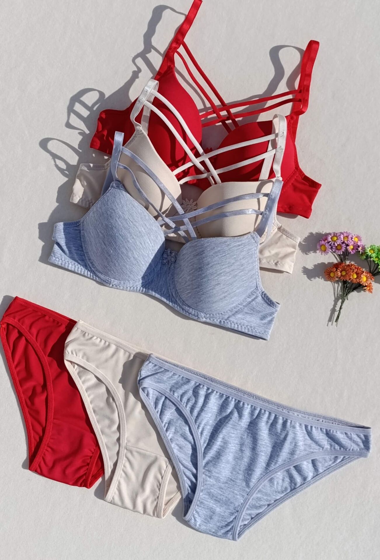 İçi Boş Kaplı Balenli Dolgusuz Çapraz İpli 3'lü Sütyen Ve Külot Iç Çamaşır Takımı ( İçi Boş )