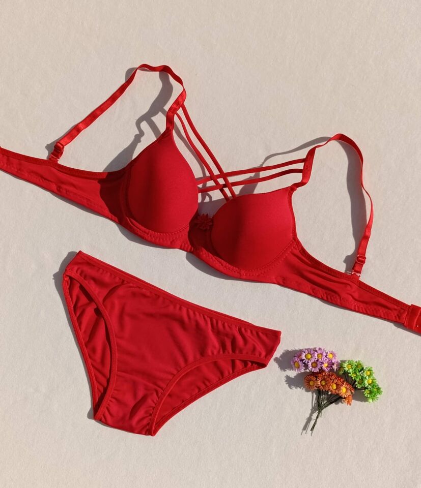İçi Boş Kaplı Balenli Dolgusuz Çapraz İpli 3'lü Sütyen Ve Külot Iç Çamaşır Takımı ( İçi Boş )