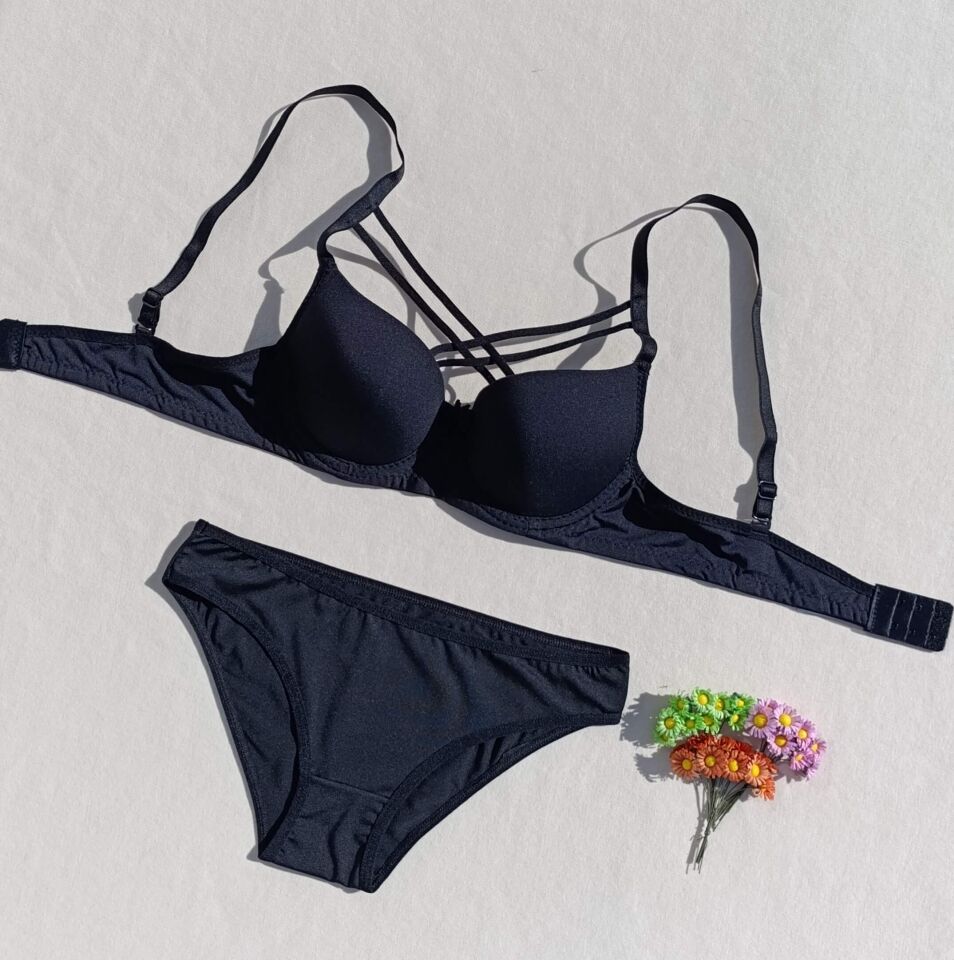 İçi Boş Kaplı Balenli Dolgusuz Çapraz İpli 3'lü Sütyen Ve Külot Iç Çamaşır Takımı ( İçi Boş )