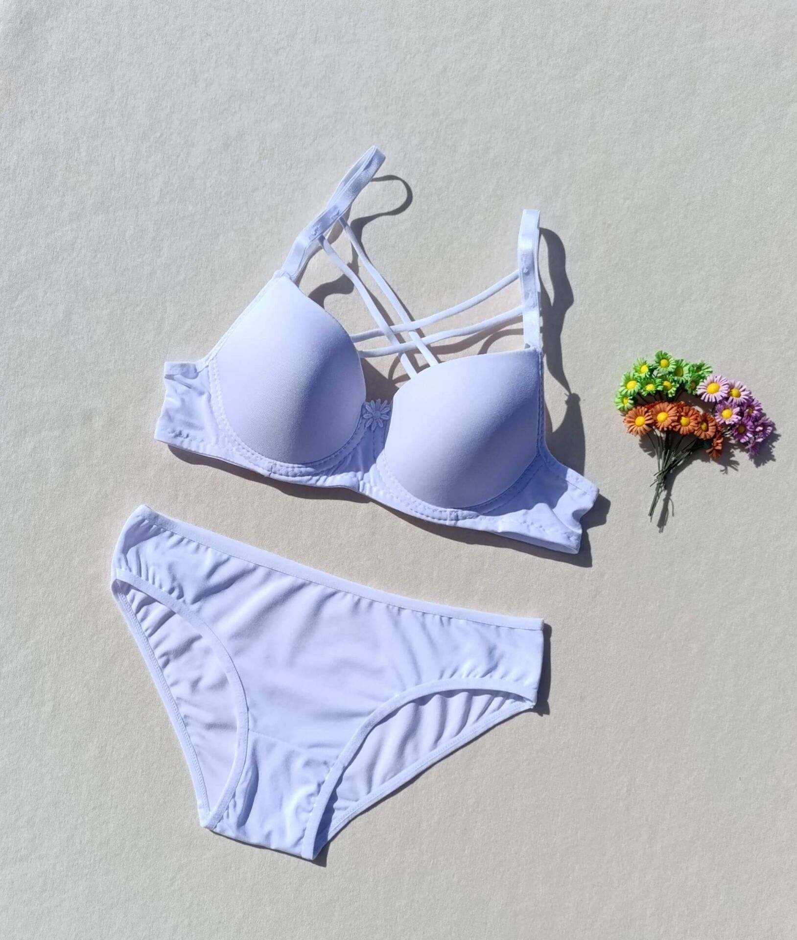 İçi Boş Kaplı Balenli Dolgusuz Çapraz İpli Kırmızı Sütyen Ve Külot Iç Çamaşır Takımı ( İçi Boş )