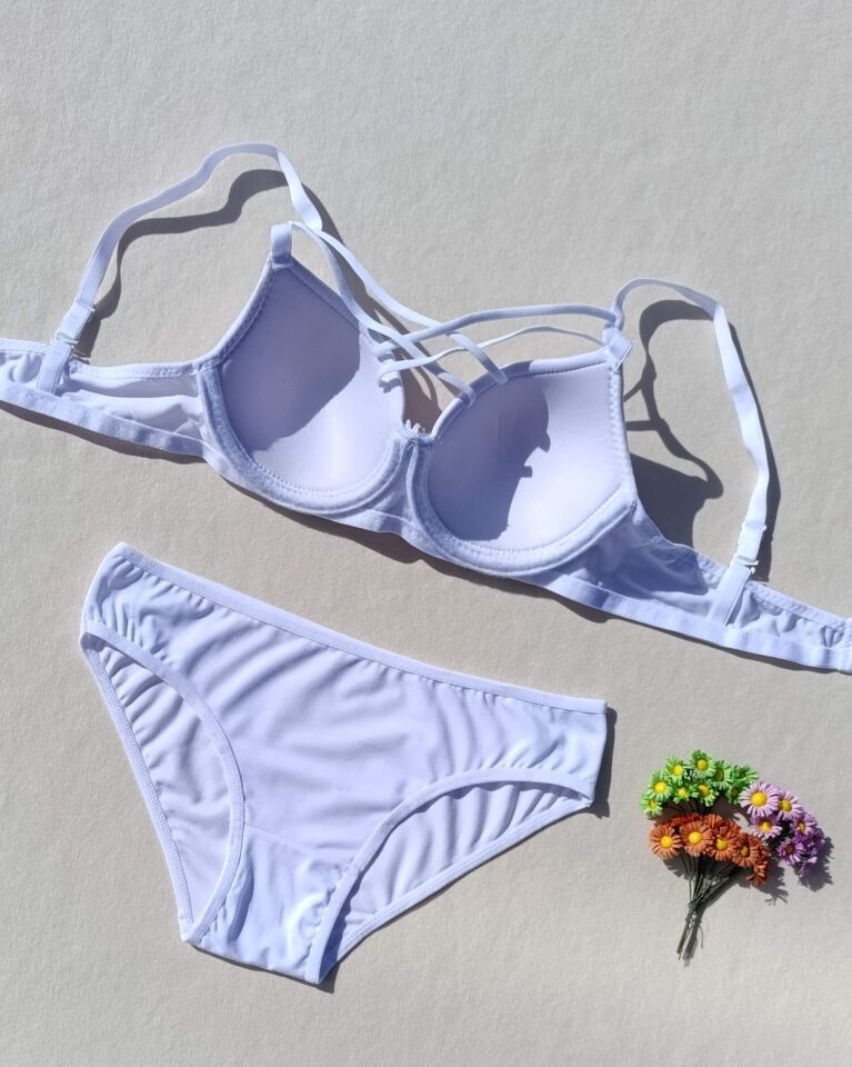 İçi Boş Kaplı Balenli Dolgusuz Çapraz İpli Kırmızı Sütyen Ve Külot Iç Çamaşır Takımı ( İçi Boş )