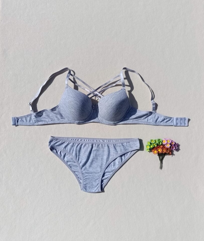 İçi Boş Kaplı Balenli Dolgusuz Çapraz İpli Kırmızı Sütyen Ve Külot Iç Çamaşır Takımı ( İçi Boş )