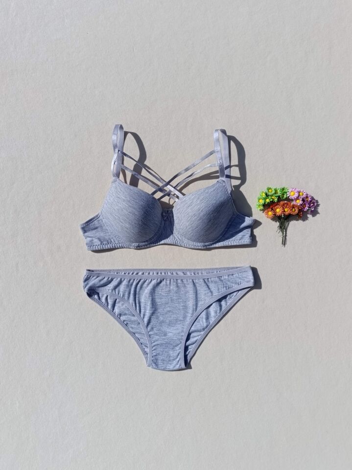 İçi Boş Kaplı Balenli Dolgusuz Çapraz İpli Kırmızı Sütyen Ve Külot Iç Çamaşır Takımı ( İçi Boş )