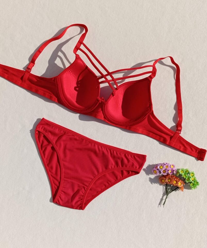İçi Boş Kaplı Balenli Dolgusuz Çapraz İpli Kırmızı Sütyen Ve Külot Iç Çamaşır Takımı ( İçi Boş )