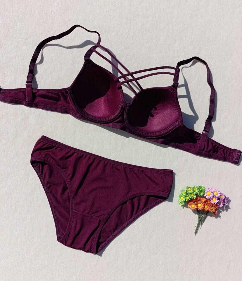 İçi Boş Kaplı Balenli Dolgusuz Çapraz İpli Kırmızı Sütyen Ve Külot Iç Çamaşır Takımı ( İçi Boş )