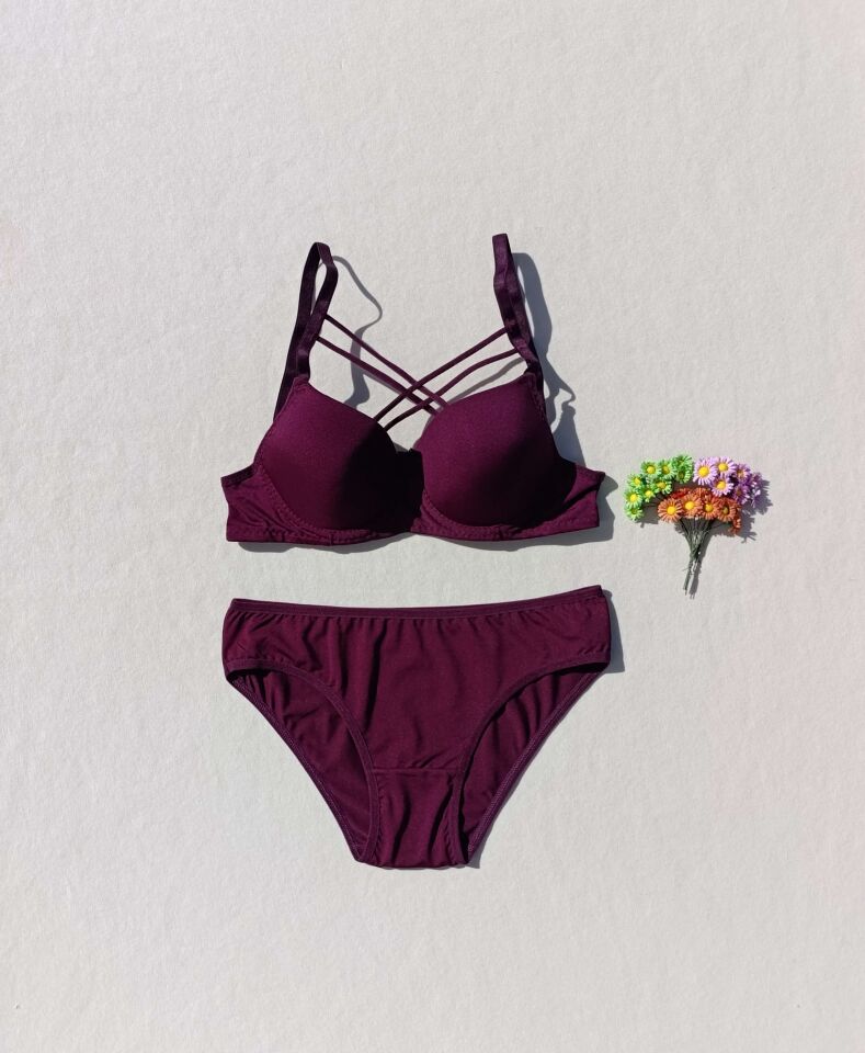 İçi Boş Kaplı Balenli Dolgusuz Çapraz İpli Kırmızı Sütyen Ve Külot Iç Çamaşır Takımı ( İçi Boş )