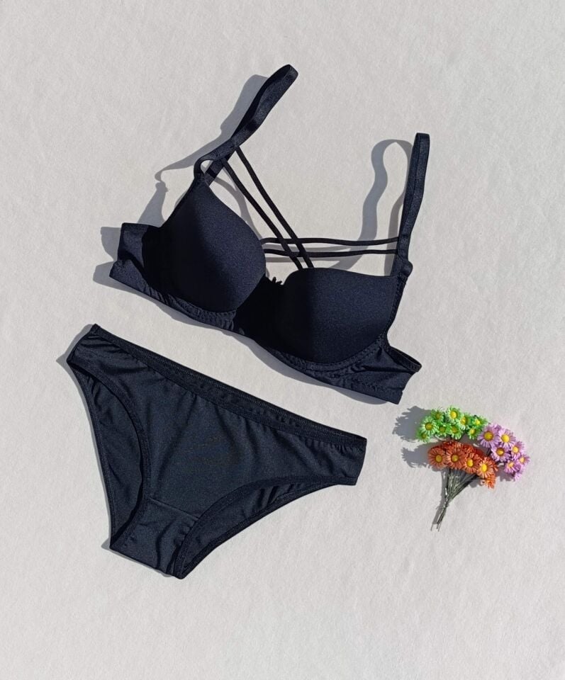 İçi Boş Kaplı Balenli Dolgusuz Çapraz İpli Kırmızı Sütyen Ve Külot Iç Çamaşır Takımı ( İçi Boş )