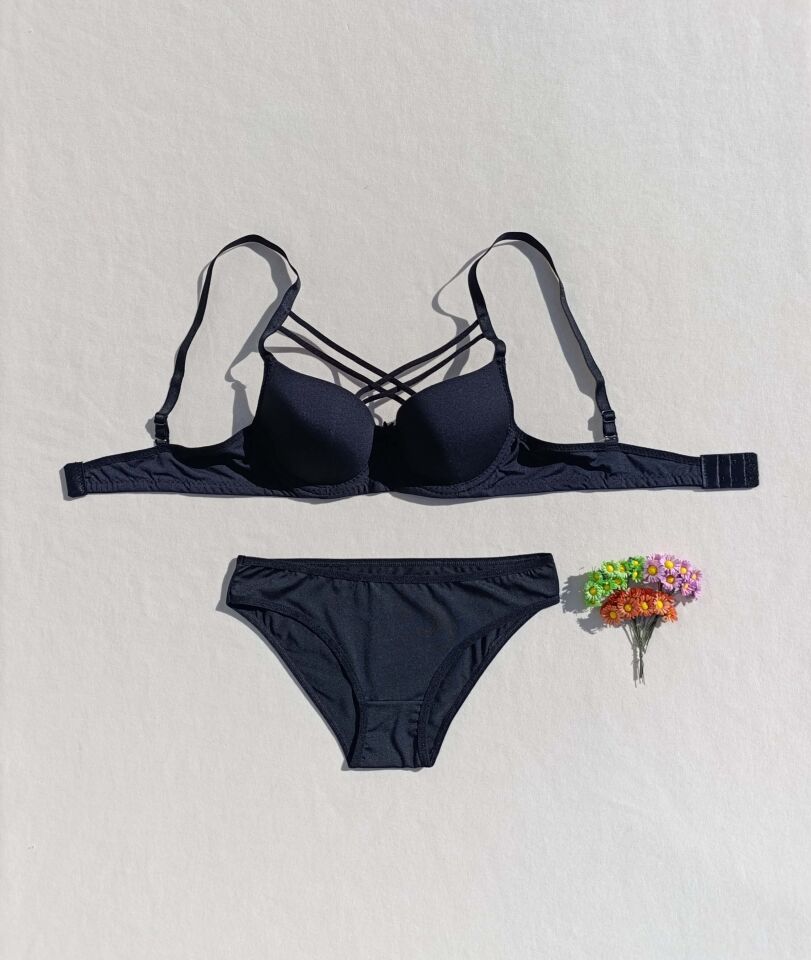 İçi Boş Kaplı Balenli Dolgusuz Çapraz İpli Kırmızı Sütyen Ve Külot Iç Çamaşır Takımı ( İçi Boş )