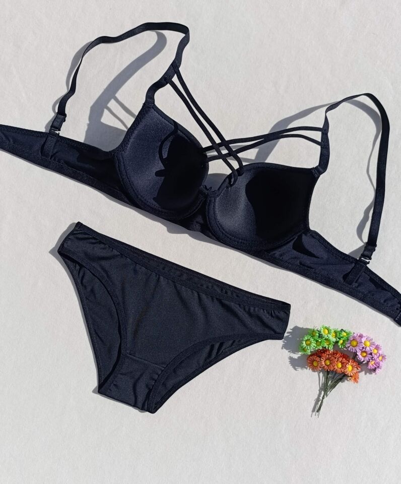 İçi Boş Kaplı Balenli Dolgusuz Çapraz İpli Kırmızı Sütyen Ve Külot Iç Çamaşır Takımı ( İçi Boş )