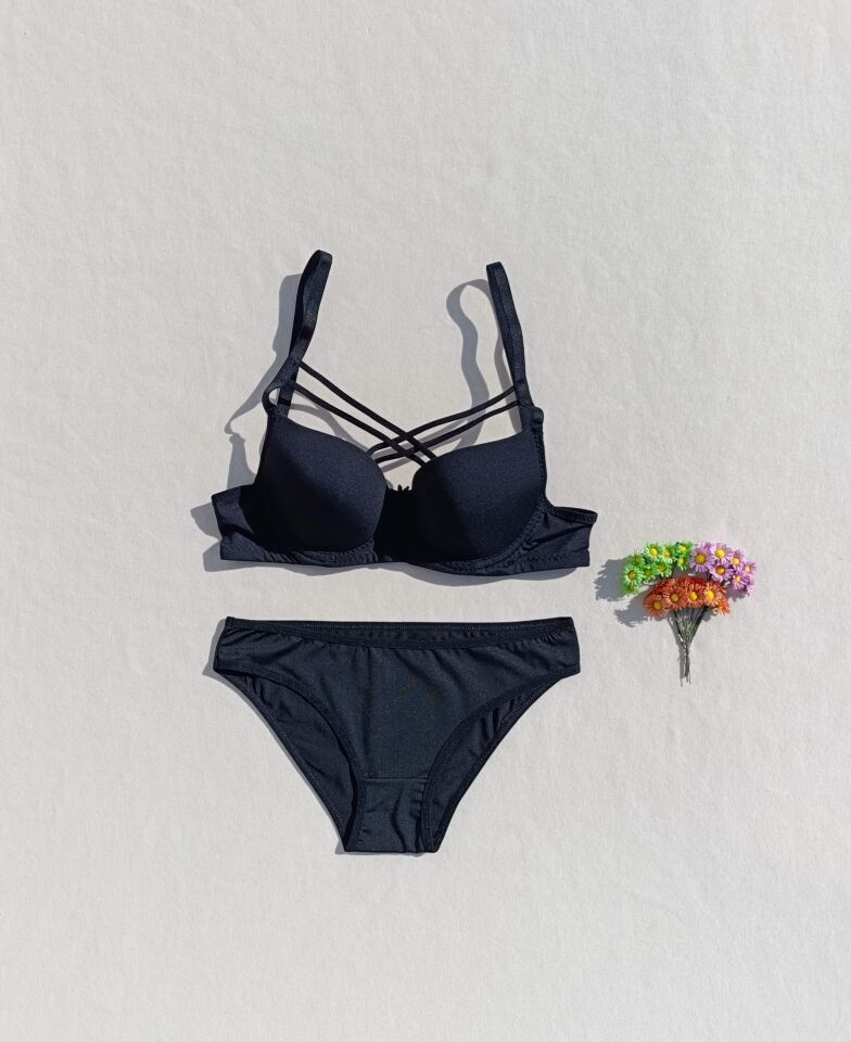 İçi Boş Kaplı Balenli Dolgusuz Çapraz İpli Kırmızı Sütyen Ve Külot Iç Çamaşır Takımı ( İçi Boş )