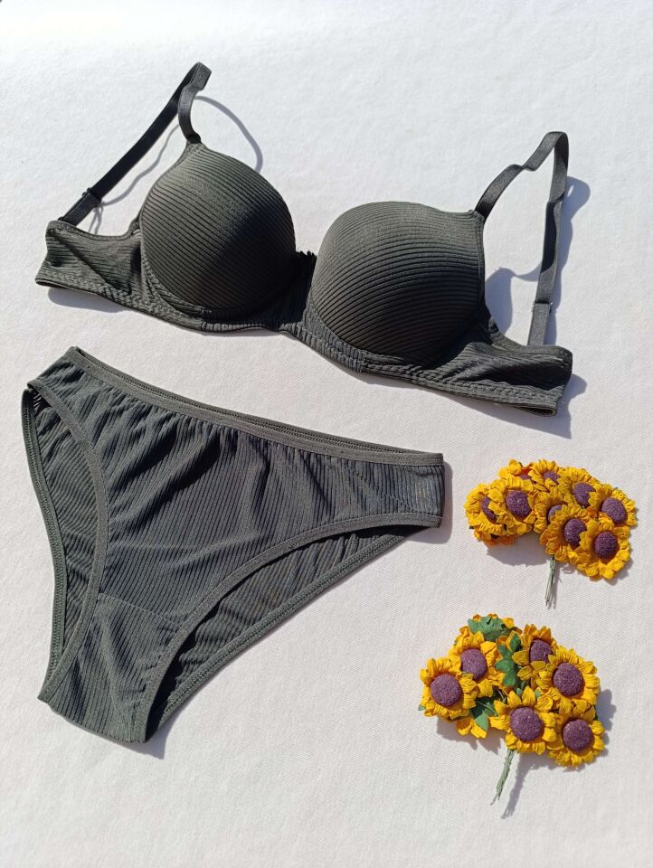 Fitilli Dolgulu 3'lü Sütyen Ve Külot Iç Çamaşır Takımı