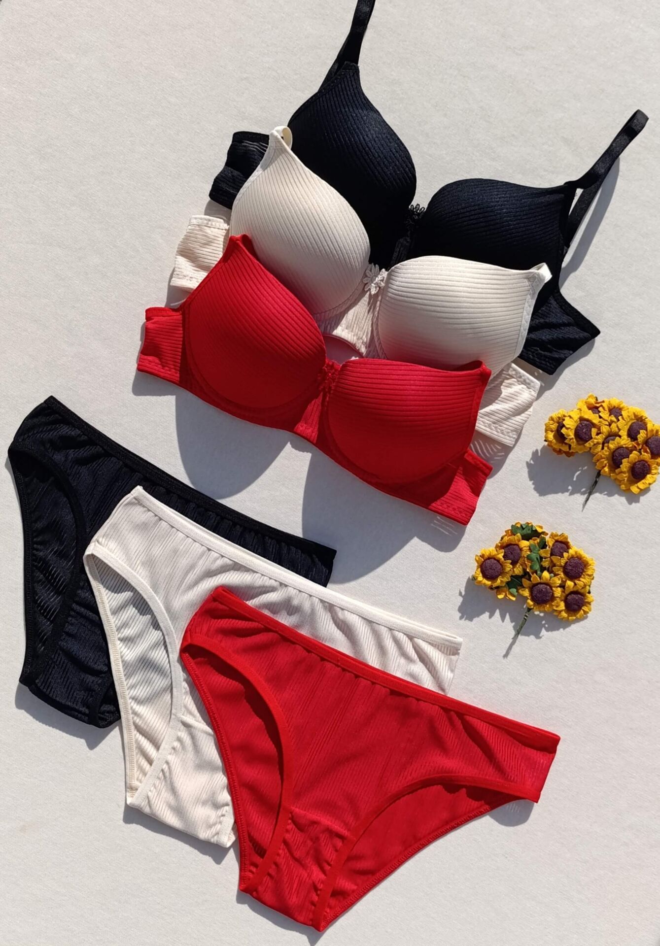 Fitilli Dolgulu 3'lü Sütyen Ve Külot Iç Çamaşır Takımı