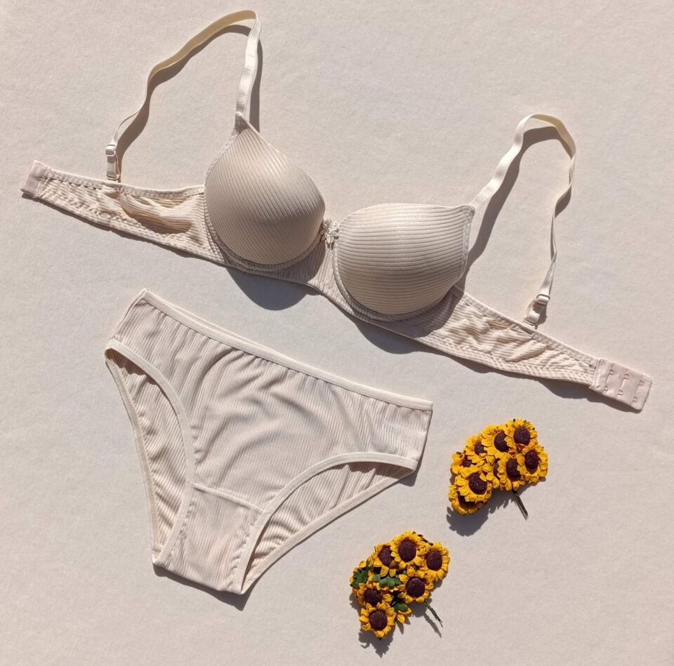 Fitilli Dolgulu 3'lü Sütyen Ve Külot Iç Çamaşır Takımı