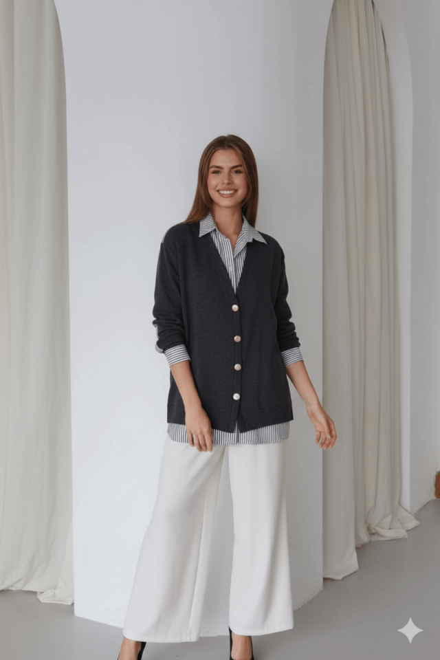 Önü Düğmeli Hırka Detaylı Gömlek