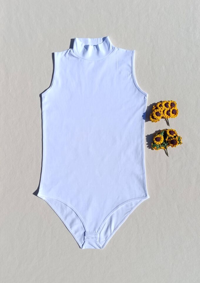 Sıfır Kol Balıkçı Yaka Siyah, Beyaz Çıtçıtlı 3'lü Kadın Atlet-body