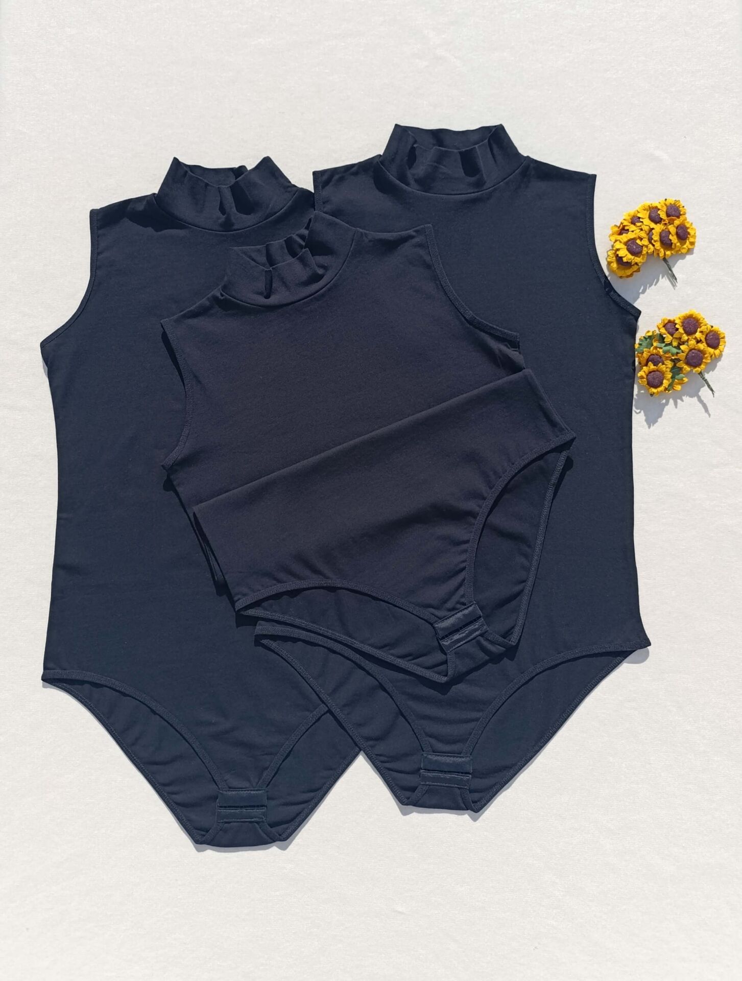 Sıfır Kol Balıkçı Yaka Siyah Çıtçıtlı 3'lü Kadın Atlet-body