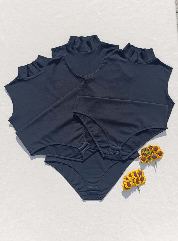 Sıfır Kol Balıkçı Yaka Siyah Çıtçıtlı 3'lü Kadın Atlet-body