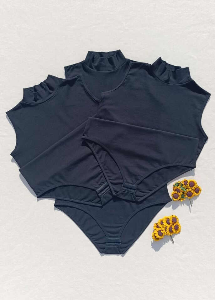 Sıfır Kol Balıkçı Yaka Siyah Çıtçıtlı 3'lü Kadın Atlet-body