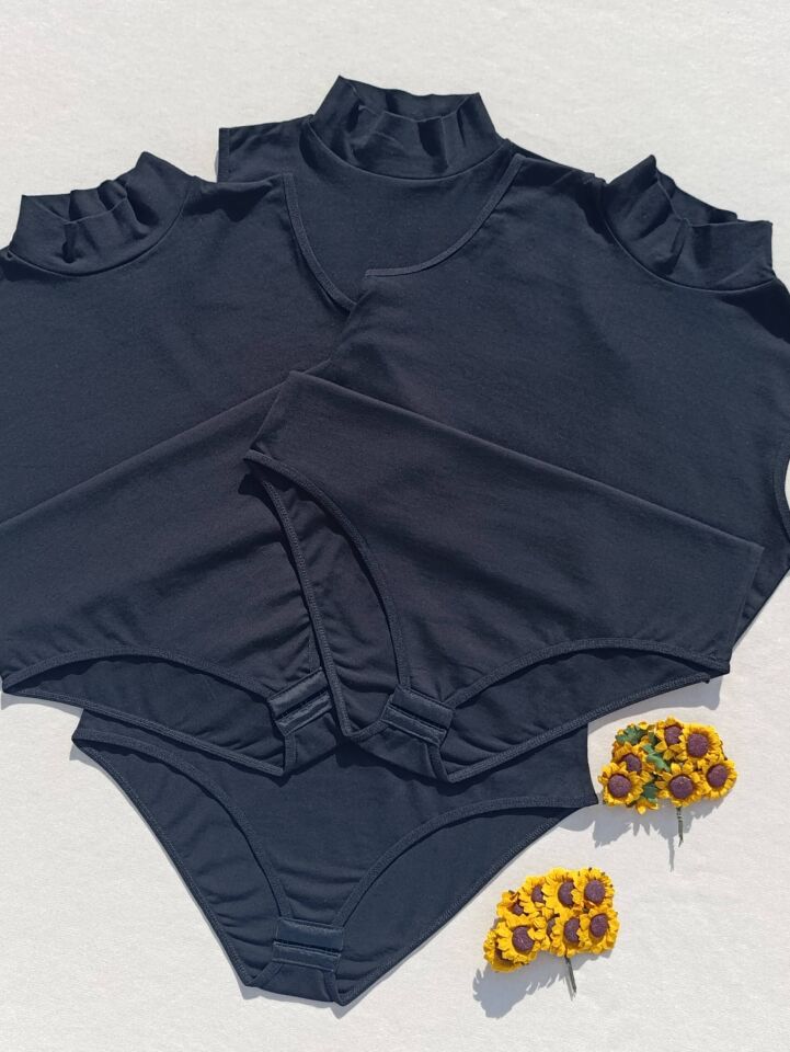 Sıfır Kol Balıkçı Yaka Siyah Çıtçıtlı 3'lü Kadın Atlet-body