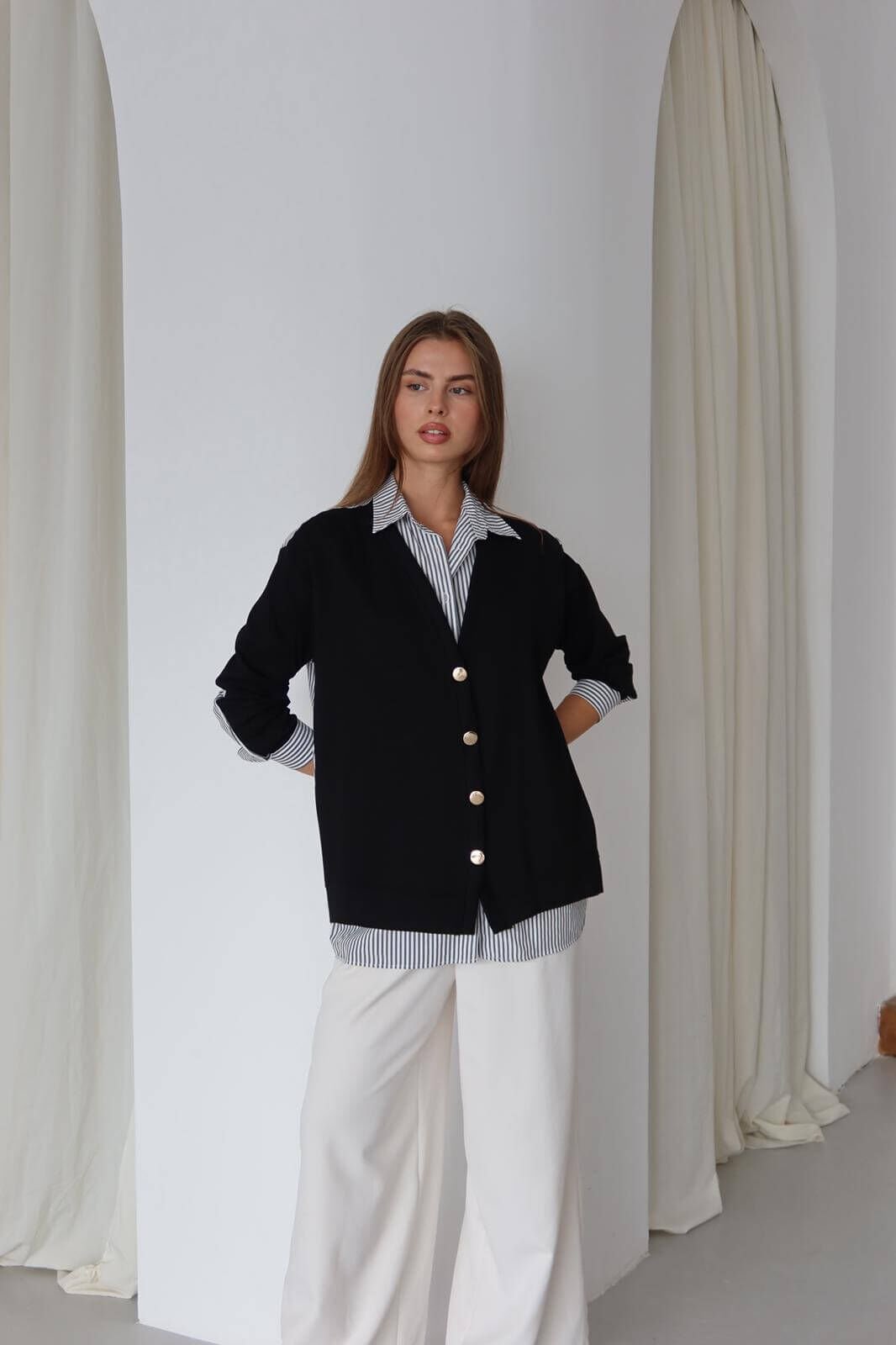 Önü Düğmeli Hırka Detaylı Gömlek