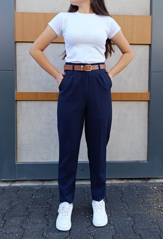 Kadın Dar Paça Pileli Kemerli Krep Kumaş Pantolon