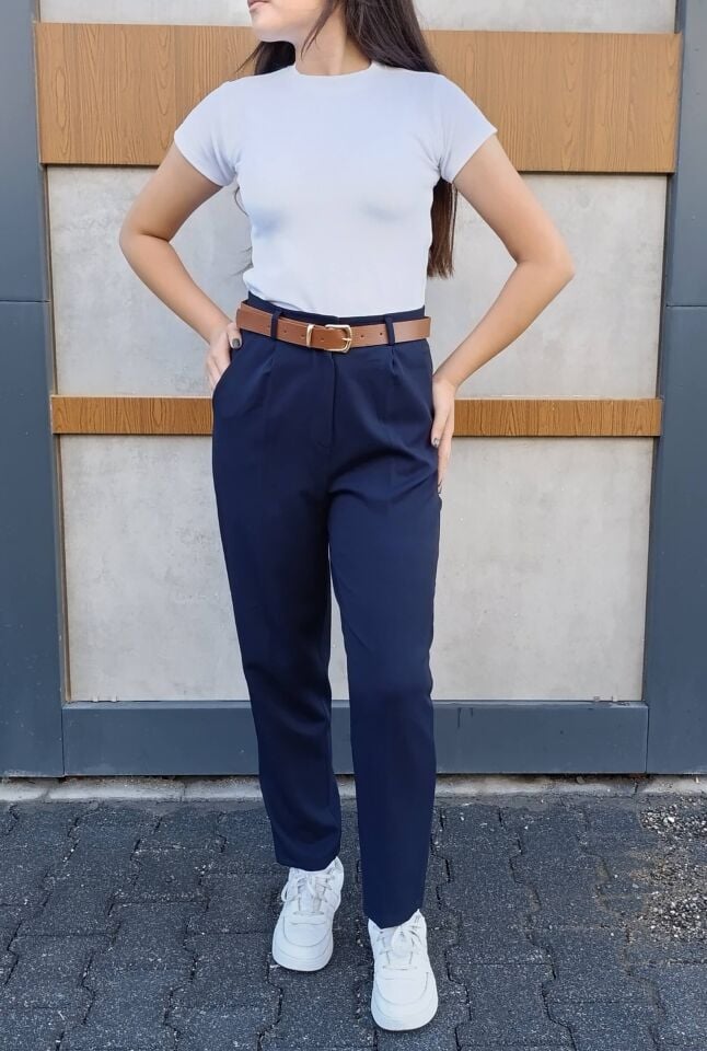 Kadın Dar Paça Pileli Kemerli Krep Kumaş Pantolon