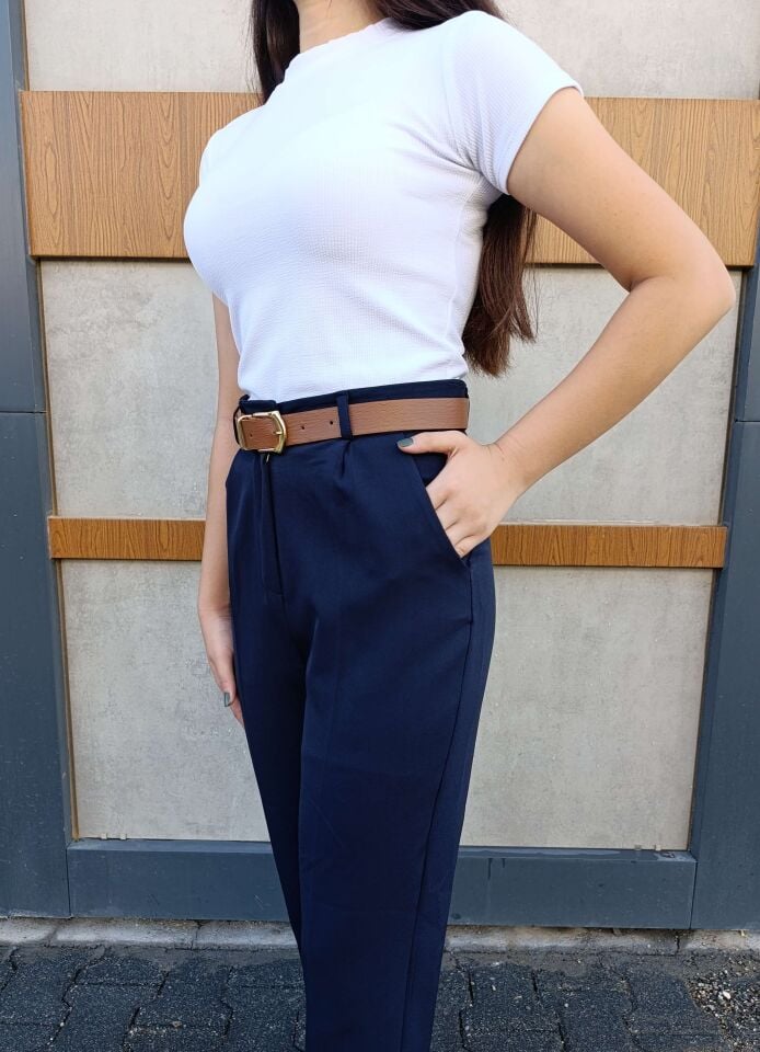 Kadın Dar Paça Pileli Kemerli Krep Kumaş Pantolon