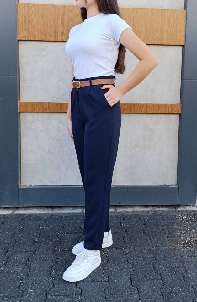 Kadın Dar Paça Pileli Kemerli Krep Kumaş Pantolon