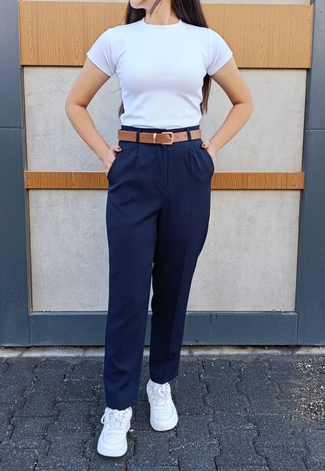 Kadın Dar Paça Pileli Kemerli Krep Kumaş Pantolon