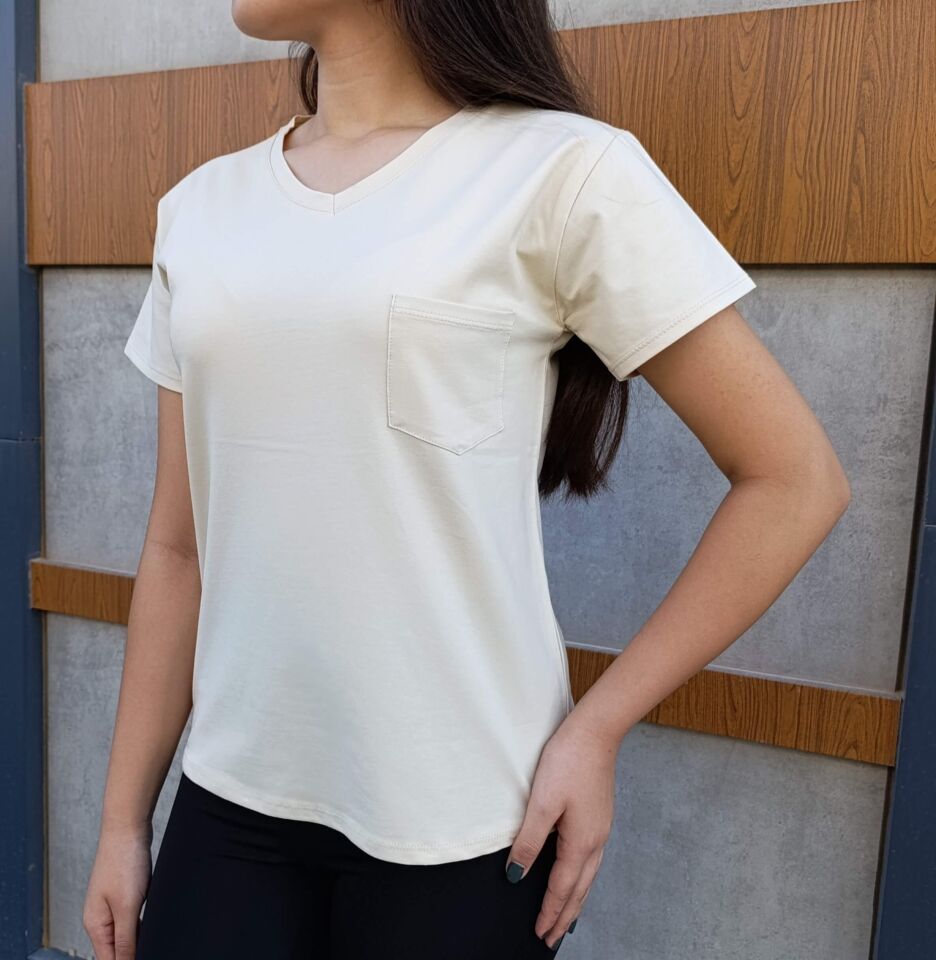 V Yaka Cep Detaylı Basic Kadın T-shirt-Tişört