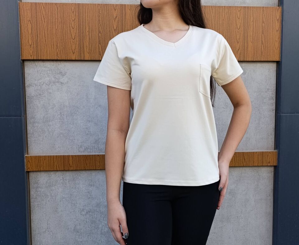 V Yaka Cep Detaylı Basic Kadın T-shirt-Tişört