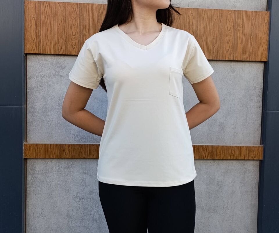 V Yaka Cep Detaylı Basic Kadın T-shirt-Tişört