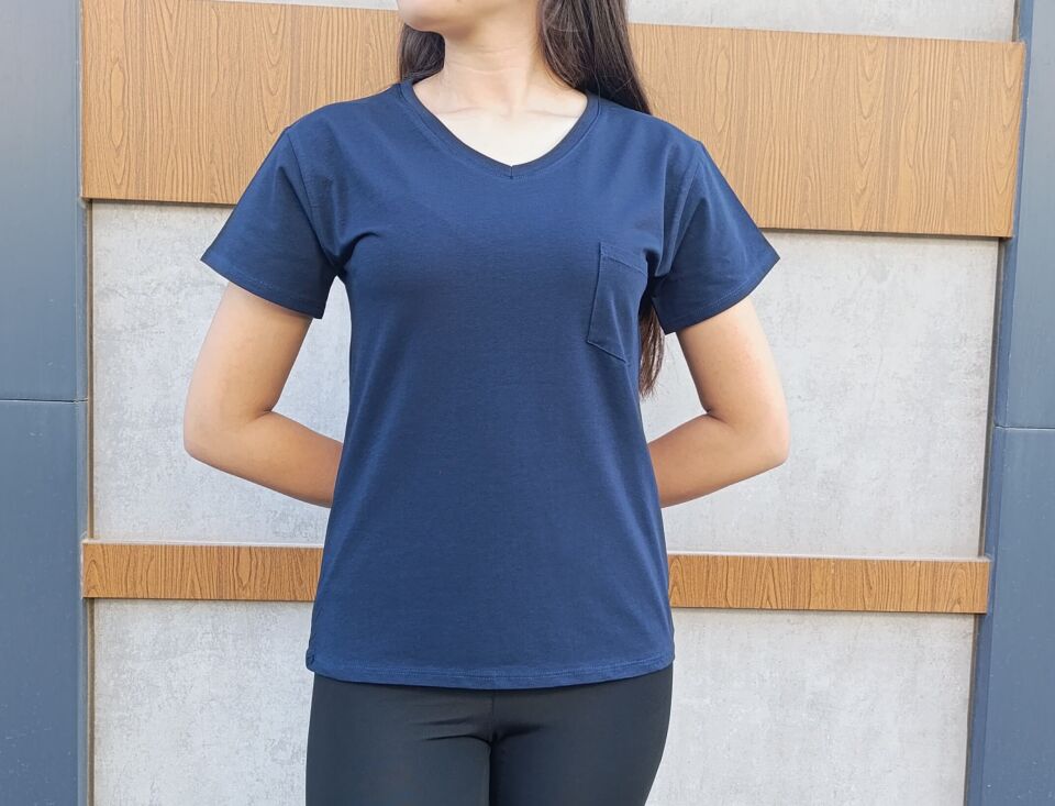V Yaka Cep Detaylı Basic  Kadın T-shirt-Tişört