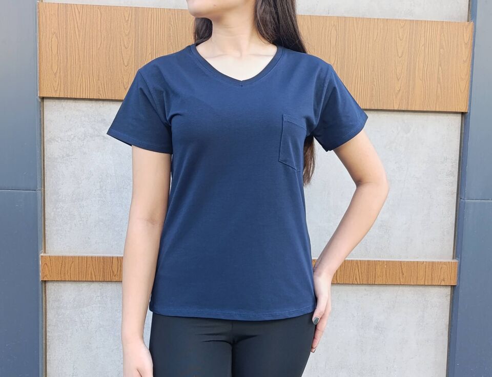 V Yaka Cep Detaylı Basic  Kadın T-shirt-Tişört