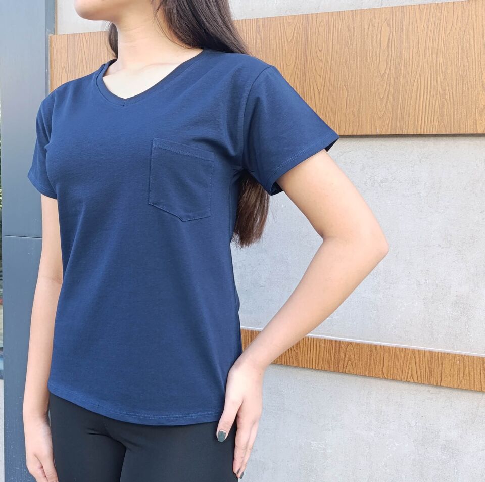 V Yaka Cep Detaylı Basic  Kadın T-shirt-Tişört