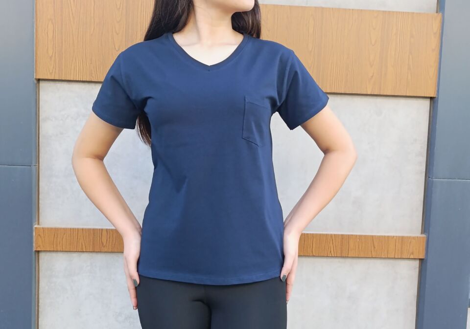 V Yaka Cep Detaylı Basic  Kadın T-shirt-Tişört