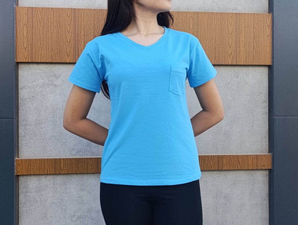 V Yaka Cep Detaylı Basic  Kadın T-shirt-Tişört